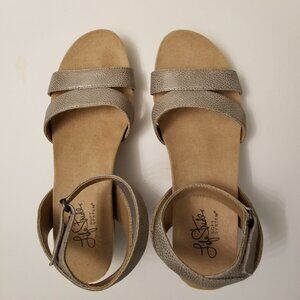 Life Stride Soft System Max Gray Leather  Wedge size 7.5